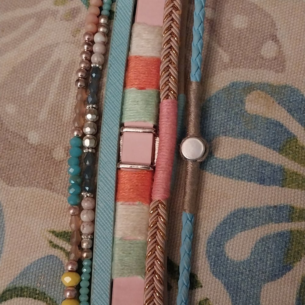 2746 Plunder Magnetic Seven Strand Bracelet - Picture 7 of 8